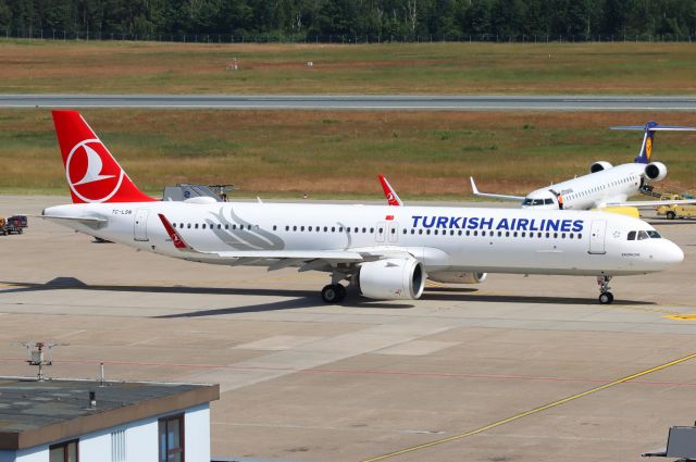 Airbus A321neo (TC-LSN)