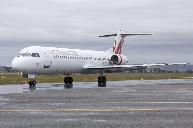 Fokker 100 (VH-FWI) - Virgin Australia Regional Airlines (VH-FWI) Fokker 100 taxiing at Wagga Wagga Airport.