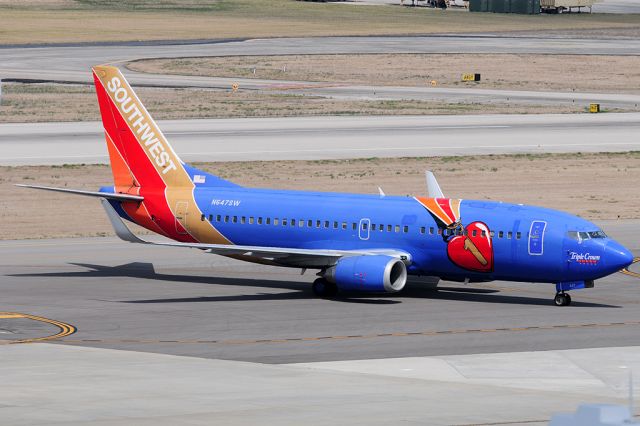 BOEING 737-300 (N647SW) - Triple Crown arriving from Love Field