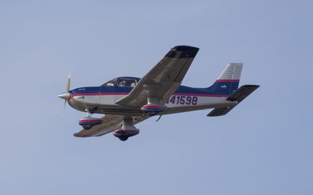 Piper Cherokee (N41598) - Runway 20R arrival @KDPA.