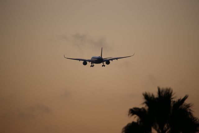 Airbus A350-900 (9V-SJC)