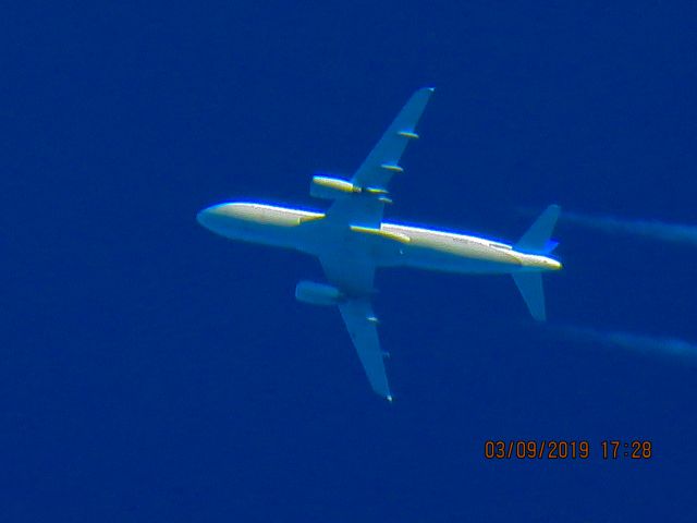 Airbus A320 (N425UA)