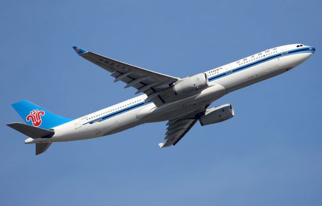 Airbus A330-300 (B-6501) - Climbing from Rwy 34L