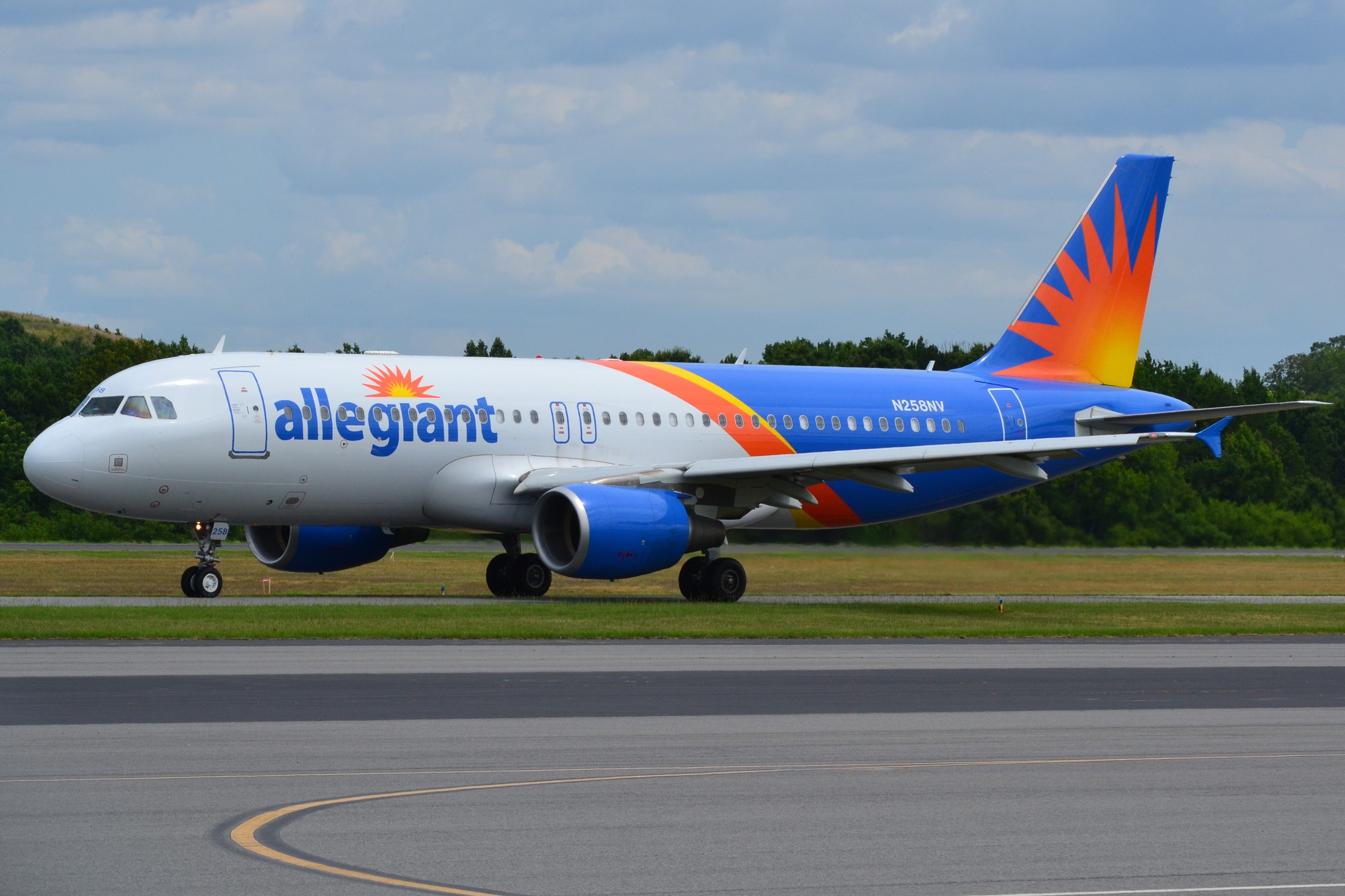 Airbus A320 (N258NV) - taxiing at KJQF - 7/2/18