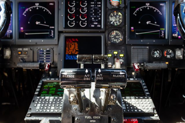 Gulfstream Aerospace Gulfstream IV (N900EG) - A close-up of the throttle quadrant.