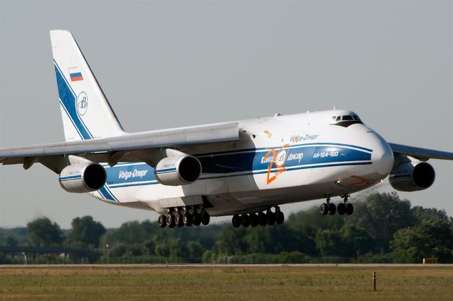 Antonov An-12 (RA-82043) - An-124