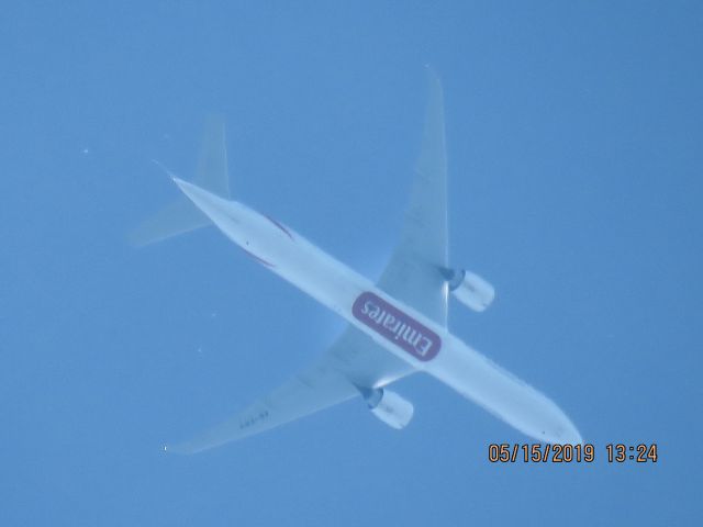 BOEING 777-300ER (A6-EPV)