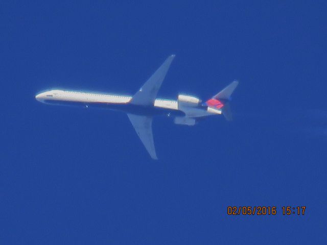 McDonnell Douglas MD-90 (N954DN)