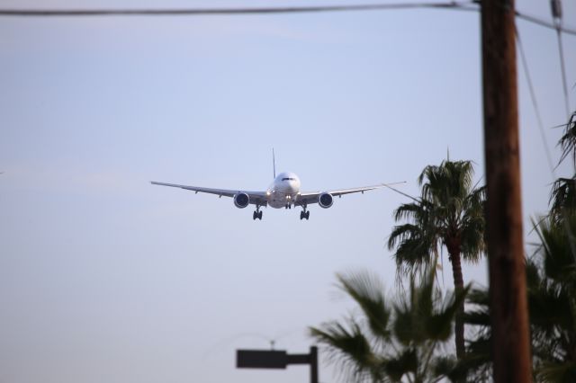 Boeing 777-200 (N783UA)
