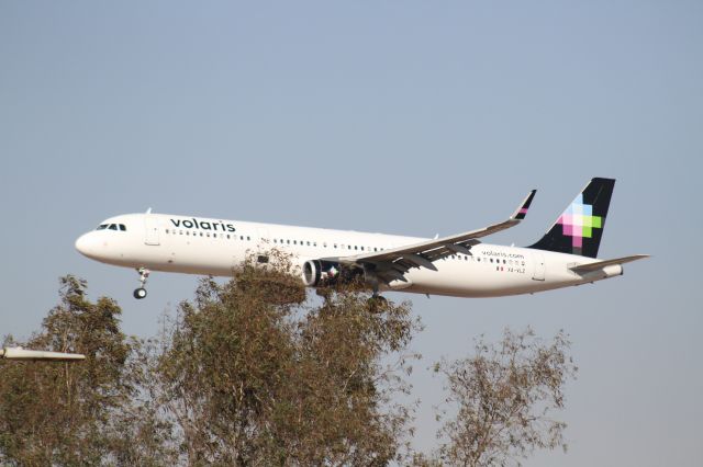 Airbus A321 (XA-VLZ) - FINAL APPROACH 27 MMTJ