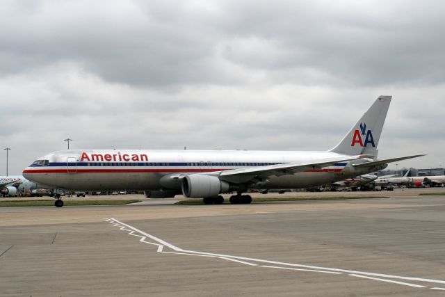 BOEING 767-300 (N363AA) - Taxiing to R27R operating flight AAL109 to KBOS on 10-Sep-10.