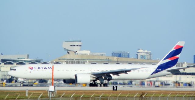BOEING 777-300ER (PT-MUB)