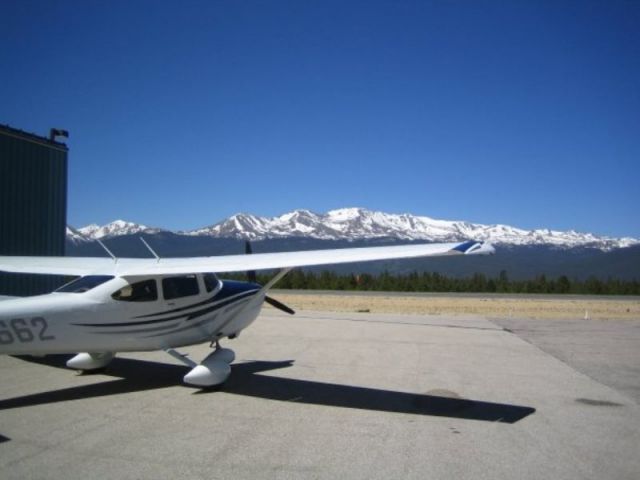 Cessna Skylane (N10662) - June 2005 at Leadville, CO for the last stop of the Colorado Pilots Association High Altitude Flying Course.