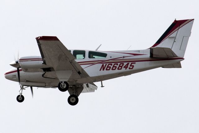 Beechcraft 55 Baron (N66845)