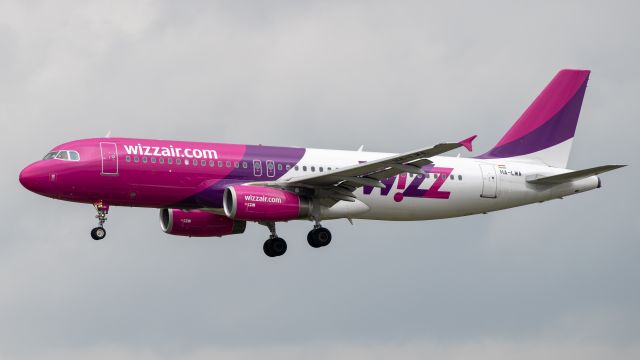 Airbus A320 (HA-LWA)