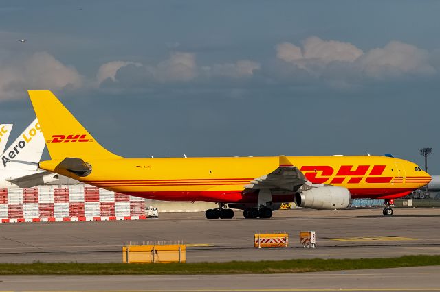 Airbus A330-200 (D-ALMD)