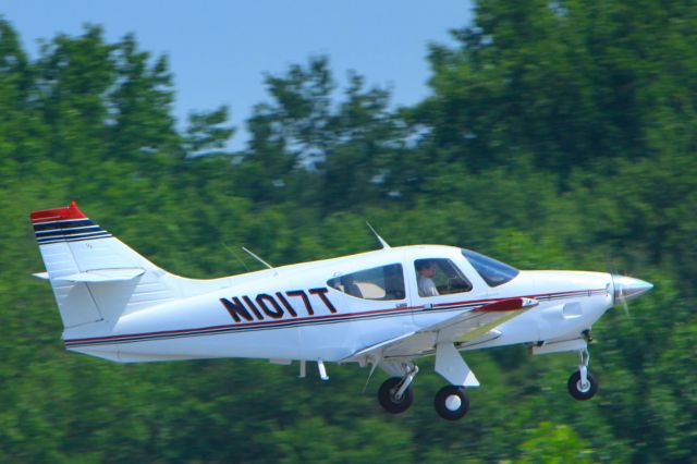 Rockwell Commander 114 (N1017T)