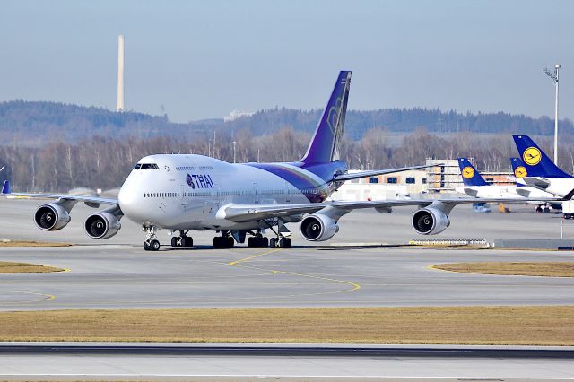 Boeing 747-400 (HS-TGA)