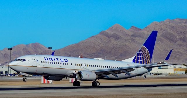 Boeing 737-800 (N77510) - N77510 United Airlines Boeing 737-824 s/n 32828 - Las Vegas - McCarran International (LAS / KLAS)br /USA - Nevada,  January 18, 2019br /Photo: TDelCoro