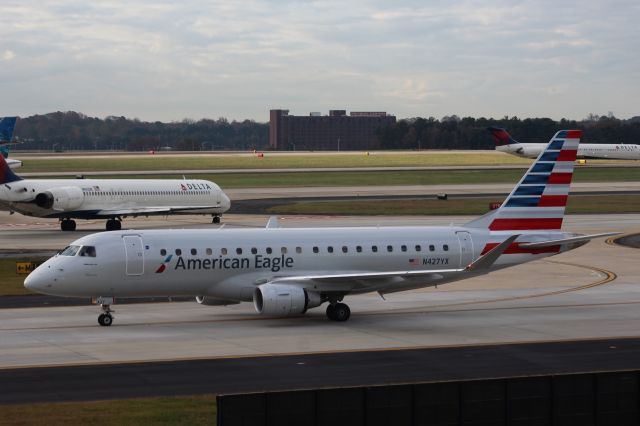 Embraer 170/175 (N427YX)