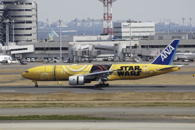 Boeing 777-200 (JA743A) - Landing at Tokyo-Haneda Intl Airport R/W34L on 2017/03/25 " Star Wars c/s "