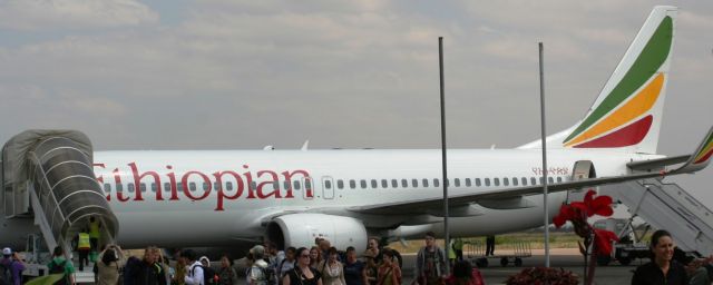 Boeing 737-800 (ET-AOA) - After arriving at Mekele from Addis Ababa. Surprised ET operates a Boeing 737 to such a small airport with little ground equipment