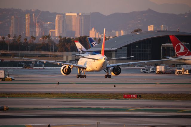 BOEING 777-300ER (RP-C7773)