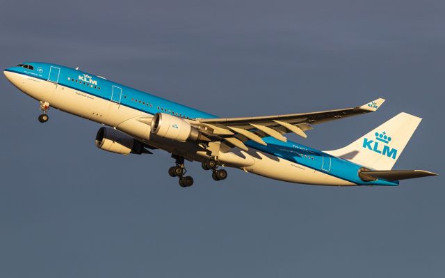 Airbus A330-200 (PH-AOC)