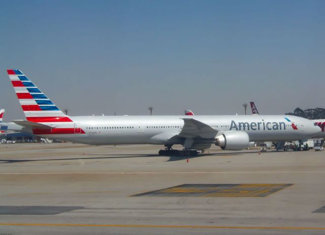 Boeing 777-200 (N729AN)