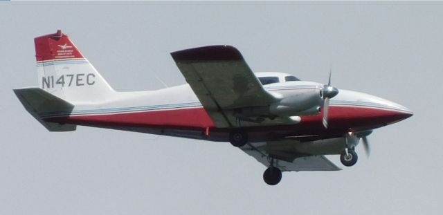 Piper Apache (N147EC) - N147EC on approach to CVO 22d May 2020.