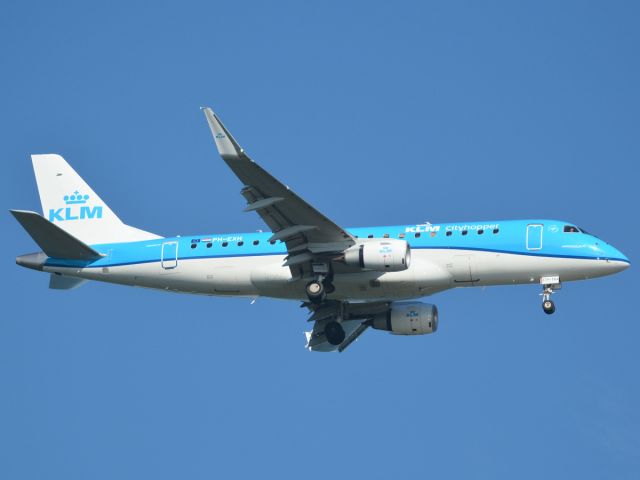 Embraer ERJ-190 (PH-EZH)