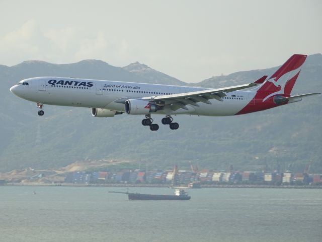 Airbus A330-300 (VH-QPA)