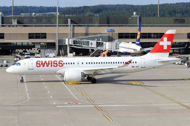 Airbus A220-300 (HB-JCF)