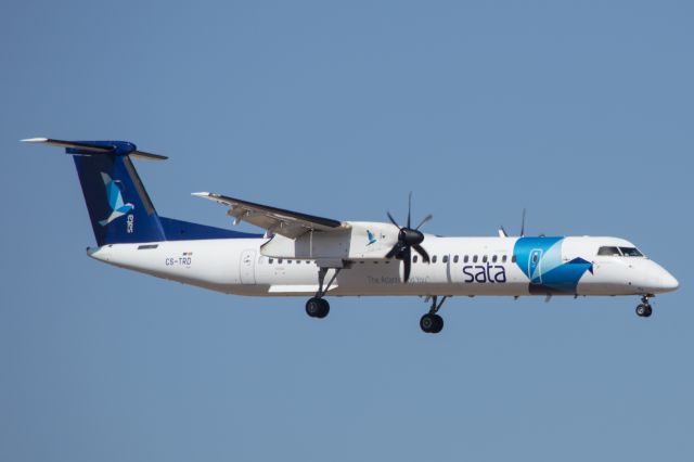 de Havilland Dash 8-400 (CS-TRD)