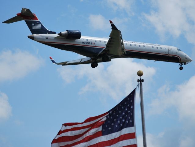 Canadair Regional Jet CRJ-700 (N709PS) - Final for runway 23 - 6/25/13