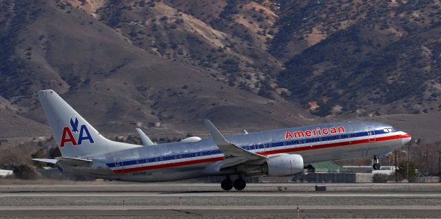 Boeing 737-800 (N921NN) - American's N921NN, wearing the excellent R, W, and B heritage livery, is just a couple of feet off Runway 16R as it makes a noon-hour departure enroute to Dallas yesterday (12 Feb 2022).