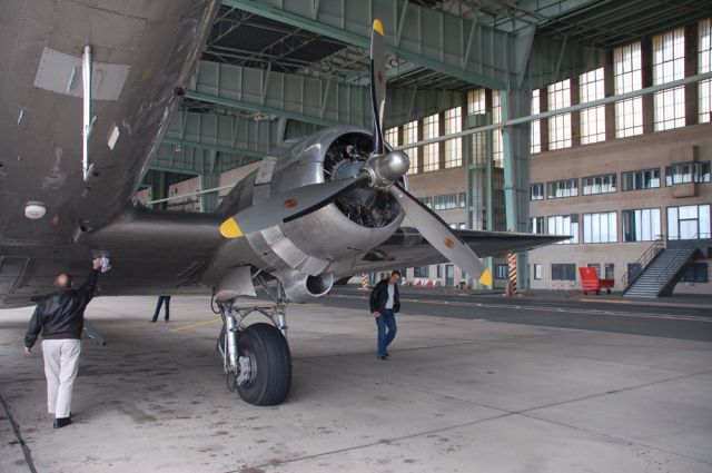 Douglas DC-3 (D-CXXX)