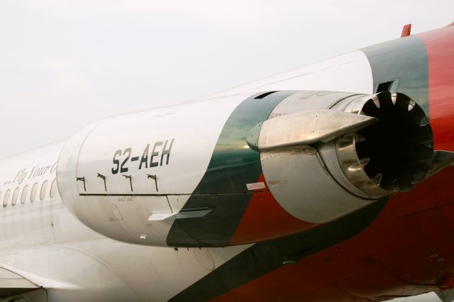 McDonnell Douglas MD-82 (S2-AEH)