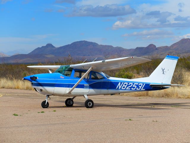 Cessna Skyhawk (N8253L) - Matty at Douglas Municipal Airport, Douglas, Arizona