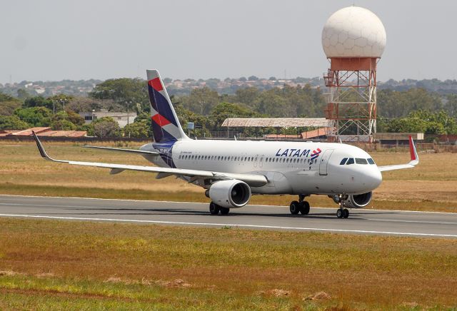 PR-MYZ — - PR-MYZ  Airbus A320-214(WL) br / LATAM Airlines Brasil br /Aeroporto de Teresina THE-SBTE