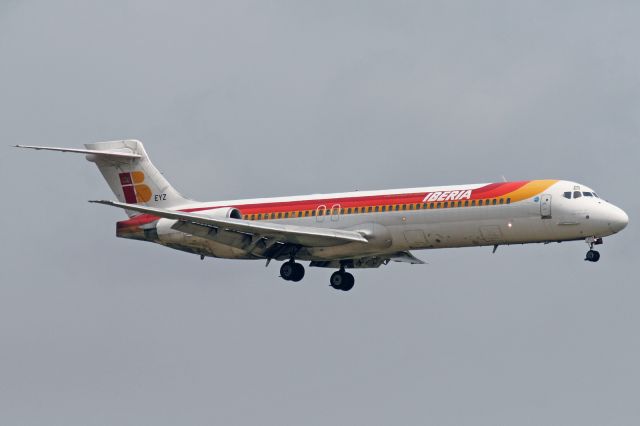 McDonnell Douglas MD-87 (EC-EYZ)