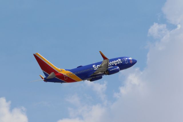 Boeing 737-700 (N938WN) - Southwest Airlines (WN) N938WN B737-7H4 [cn36645]br /Las Vegas McCarron (LAS). Southwest Airlines flight WN1500 climbs en route to John Wayne Orange County (SNA).br /Taken from Sunset Road parking lot, adjacent to Runway 08/26br /2018 07 26br /a rel=nofollow href=http://alphayankee.smugmug.com/Airlines-and-Airliners-Portfolio/Airlines/AmericasAirlines/Southwest-Airlines-WN/https://alphayankee.smugmug.com/Airlines-and-Airliners-Portfolio/Airlines/AmericasAirlines/Southwest-Airlines-WN//a