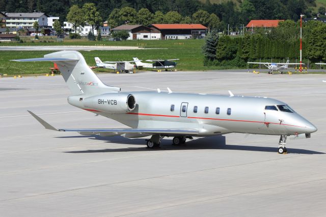 Canadair Challenger 350 (9H-VCB)