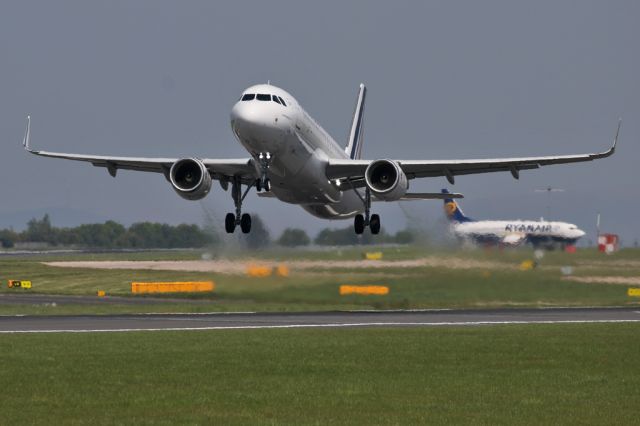 Airbus A320 (F-HEPK) - AFR1069 departing 23L at the start of the flight back to Paris CDG