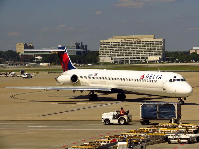 McDonnell Douglas MD-88 (N948DL)