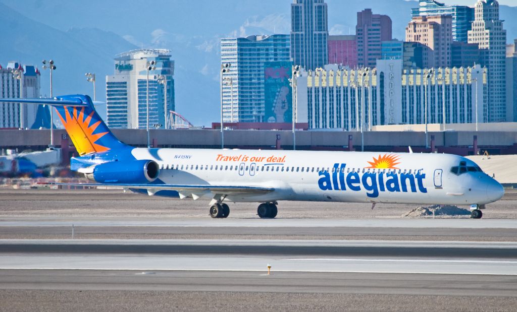 McDonnell Douglas MD-83 (N415NV)