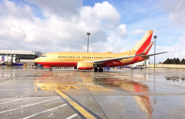 Boeing 737-700 (N714CB) - Southwest Classic B737-700 KBOS 02-16-17 LUV You !