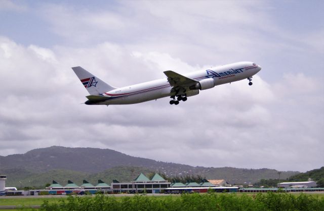 BOEING 767-300 (N373CM)