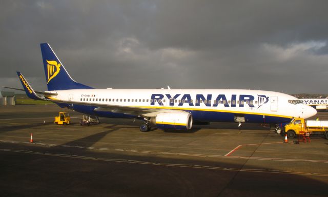 Boeing 737-800 (EI-DHW) - Ryanair Boeing 737-8AS(WL) EI-DHW in Glasgow Prestwick Airport