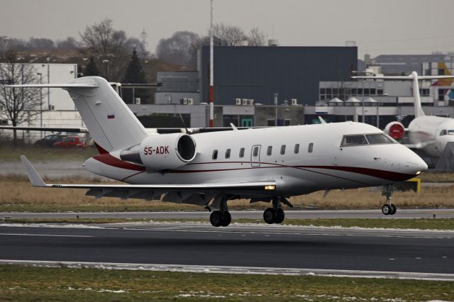 Canadair Challenger (S5-ADK)